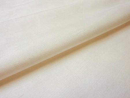 Tissu doupion de soie blanc crémeux