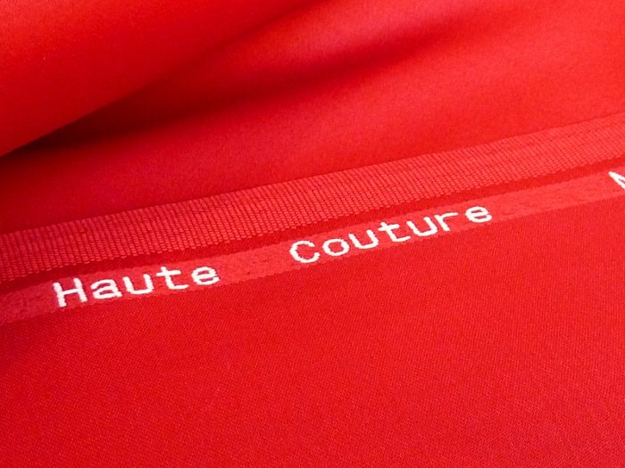 Pure laine Haute-Couture rouge