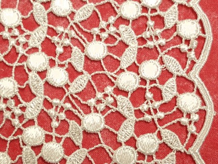 Tissu guipure aux cerises