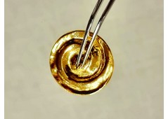 Bouton spirale dorée