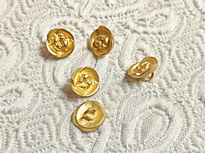 Petit bouton fleur d'or