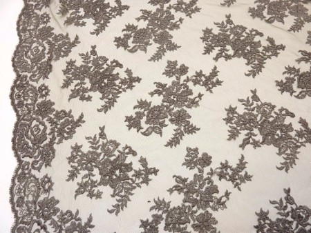 Tissu tulle brodé gris taupé