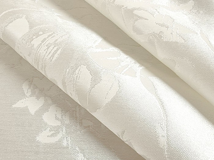 Tissu damassé de fleurs blanc cassé