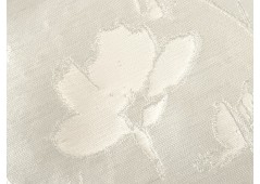Damassé de fleurs blanc cassé