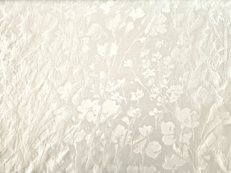 Tissu damassé de fleurs blanc cassé