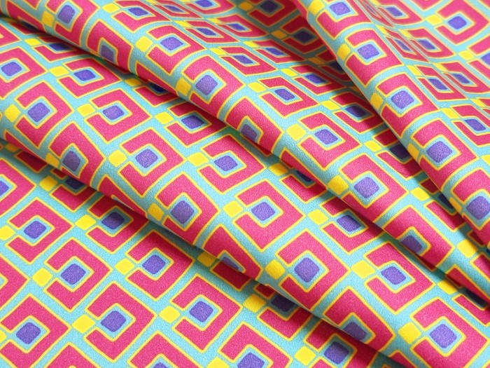 Tissu satin de coton imprimé géométrique rose