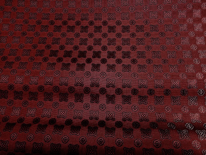 Doublure filigranée rouge