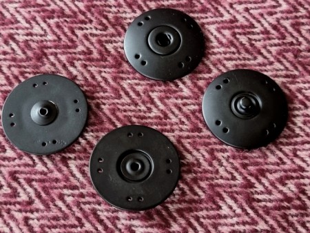 Grand bouton pression noir