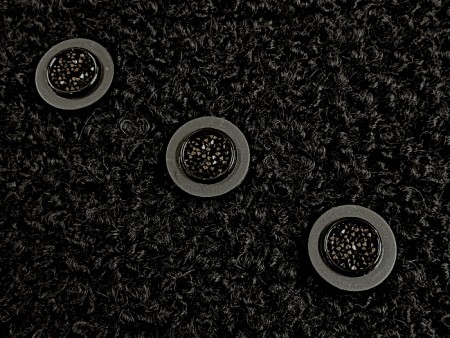 Bouton noir strass