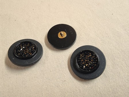 Bouton noir strass
