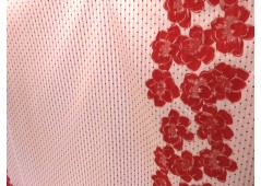Damassé de soie doupionné avec motifs contrastés rouge et blanc
