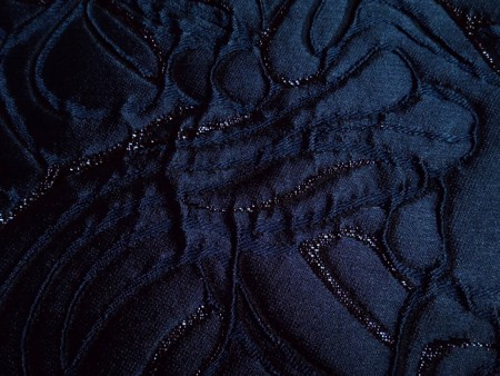 Tissu broché bleu marine