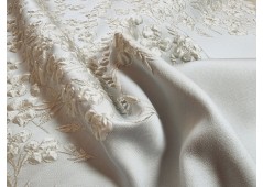 Tissu Haute- Couture brocard aux fleurs perlée