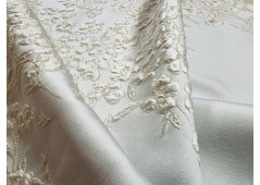 Tissu Haute- Couture brocard aux fleurs perlée