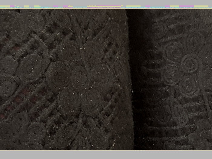 Tissu drap de laine noir à bordure de dentelle feutrée