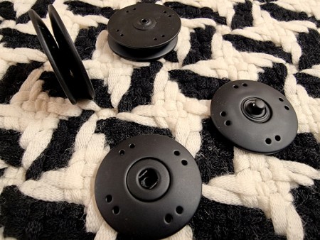 Grand bouton pression noir