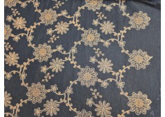 Tissu jean brodé