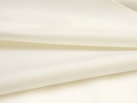 Tissu satin de coton blanc nacré
