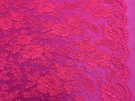 Tissu guipure festonnée rose fushia