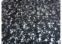 Tissu dentelle noire avec applications de satin